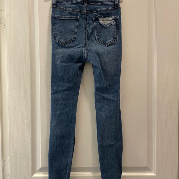 Blue Jeans Distressed - Picture 5 of 6